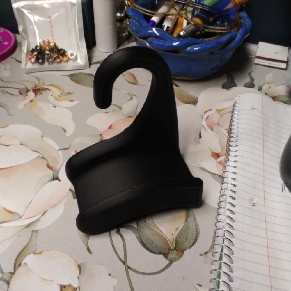 Thick strap bag hanger